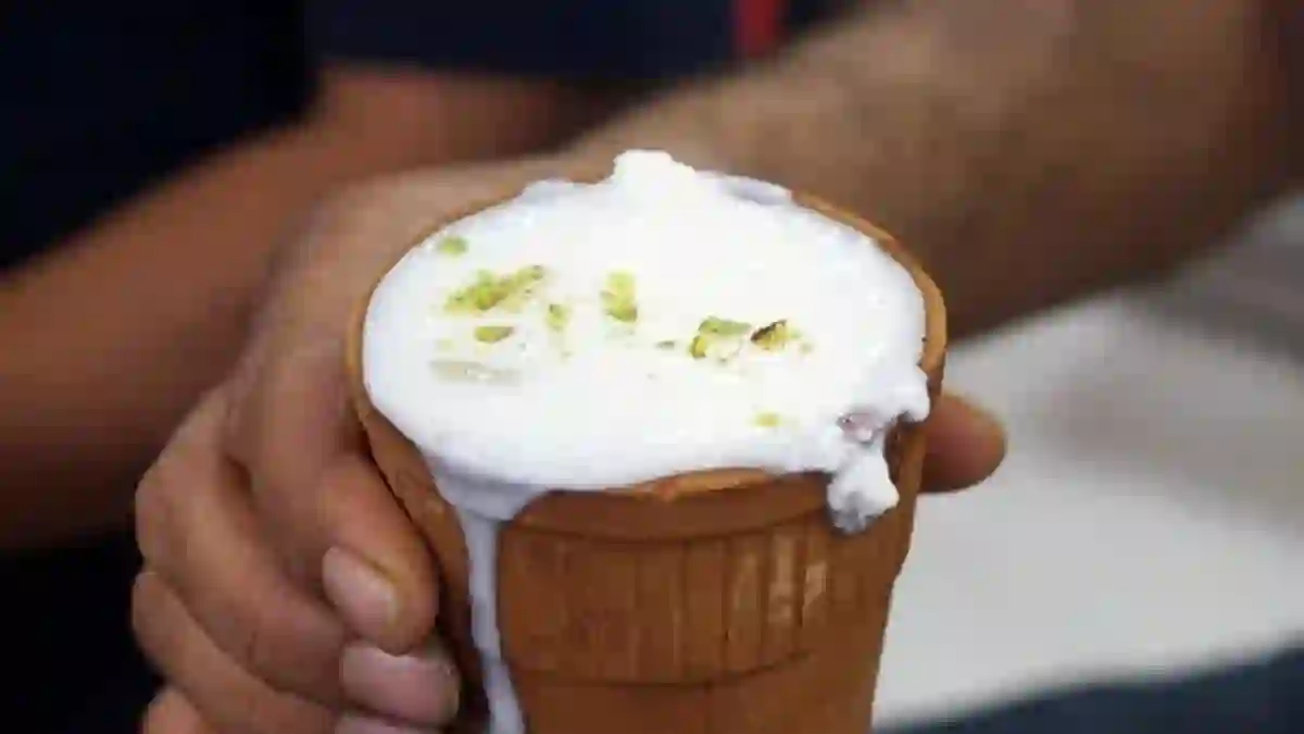 Panjabi Lassi of गर्मी में लीजिए पंजाबी स्टाइल लस्सी का मजा